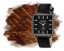 На кожаном ремешке