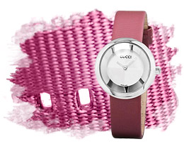 На текстильном ремешке